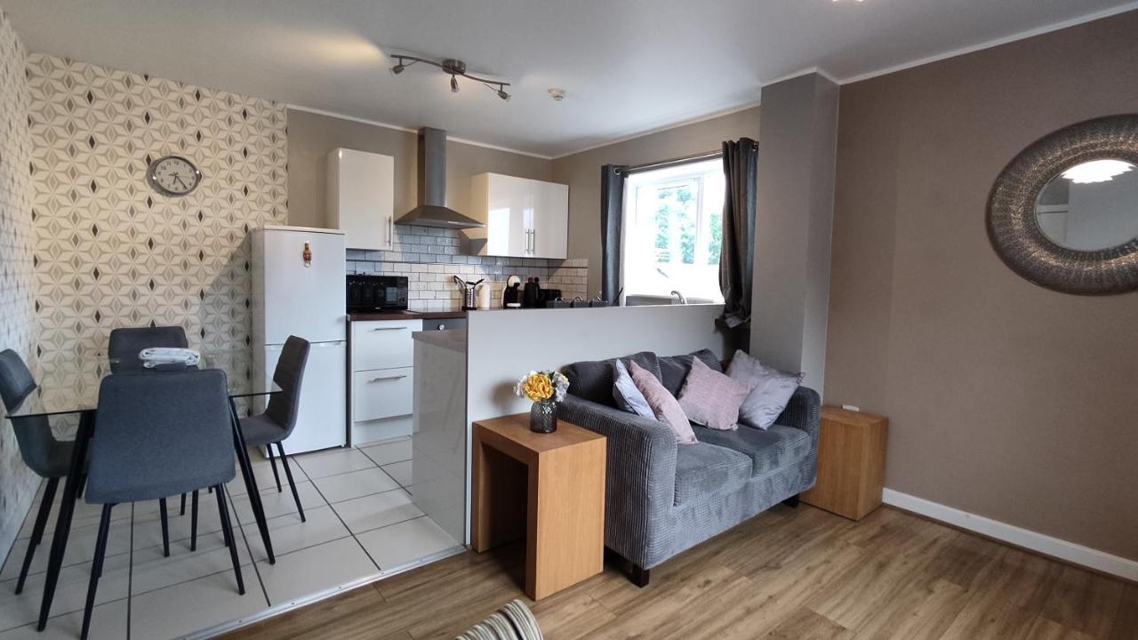 Апартаменты Modern 1-Bed Flat In Уиган Экстерьер фото