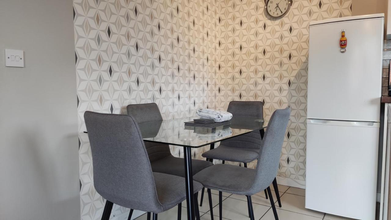 Апартаменты Modern 1-Bed Flat In Уиган Экстерьер фото